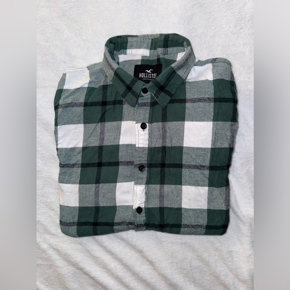 Like New! Men’s flannel very soft material perfect for fall! 🍂